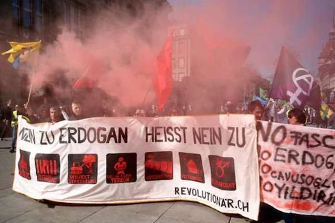 Biểu tình phản đối Tổng thống Erdogan tại Bern. (Nguồn: Reuters)
