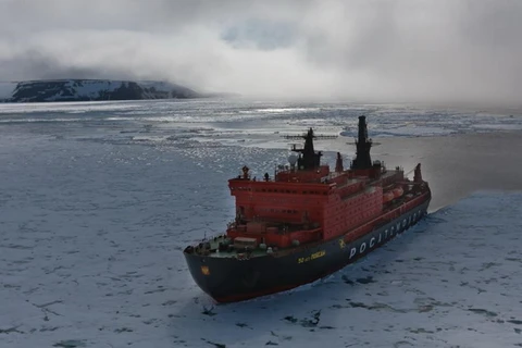 Tàu phá băng bằng năng lượng hạt nhân 50 Let Pobedy mở mùa du lịch trên Bắc Cực. (Nguồn: portnews.ru)