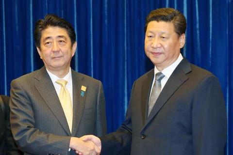Thủ tướng Nhật Bản Shinzo Abe và Chủ tịch Trung Quốc Tập Cận Bình. (Nguồn: japantimes.co.jp)