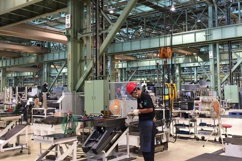 Công nhân nước ngoài làm việc trong một nhà máy tại Nhật Bản. (Nguồn: dw.com)