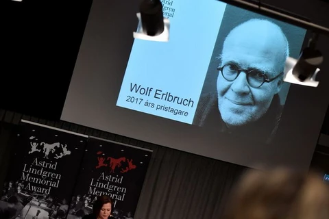 Nhà văn kiêm họa sỹ Đức Wolf Erlbruch. (Nguồn: svt.se)