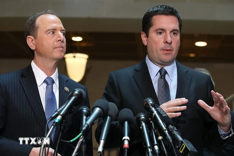 Chủ tịch Ủy ban Tình báo Hạ viện Mỹ Devin Nunes (phải) và Nghị sỹ đảng Dân chủ Adam Schiff (trái). (Nguồn: AFP/TTXVN)
