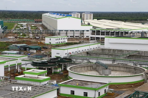 Hệ thống xử lý nước thải của Nhà máy Giấy Lee & Man Việt Nam. (Ảnh: Duy Khương/TTXVN)