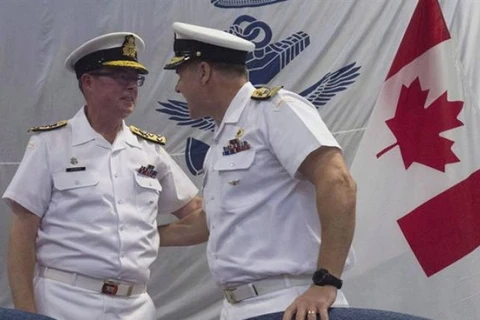 Cựu Phó Tổng tham mưu trưởng Quân đội Canada, Đô đốc Mark Norman (trái). (Nguồn: Canadian Press)