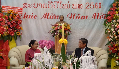 Lãnh đạo Thành phố Hồ Chí Minh chúc Tết cổ truyền Bun Pi May của Lào