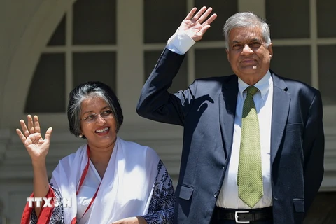 Thủ tướng Sri Lanka Ranil Wickremesinghe và Phu nhân. (Nguồn: AFP/TTXVN)