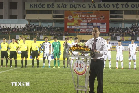 Ông Nguyễn Khắc Hà, Giám đốc Sở Văn hóa và Thể thao tỉnh Khánh Hòa, phát biểu tại lễ khai mạc. (Ảnh: Nguyên Lý/TTXVN)