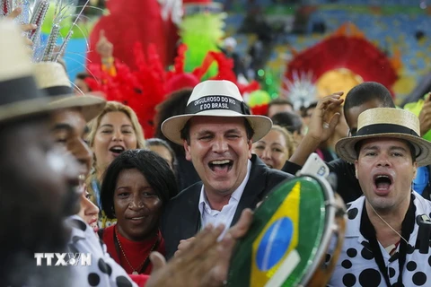 Ông Eduardo Paes (giữa) tại lễ bế mạc Olympic Rio 2016. (Nguồn: EPA/TTXVN)
