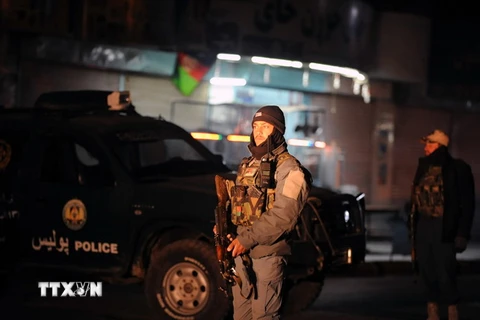 Cảnh sát Afghanistan gác tại hiện trường một vụ nổ tại Kandahar. (Nguồn: AFP/TTXVN)