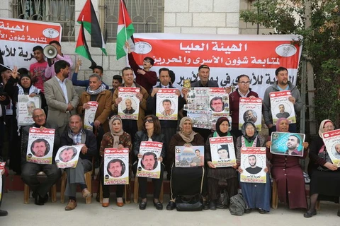Người thân biểu tình yêu cầu thả các tù nhân bị Israel giam giữ. (Nguồn: Anadolu)