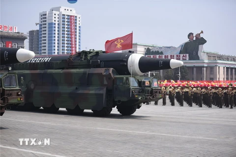 Một loại tên lửa được Triều Tiên trưng bày tại lễ diễu binh kỷ niệm 105 năm ngày sinh cố Chủ tịch Kim Nhật Thành ở Bình Nhưỡng. (Nguồn: THX/TTXVN)