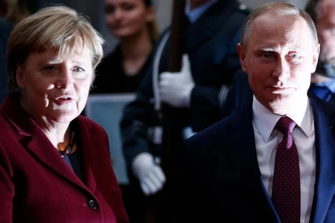 Thủ tướng Đức Angela Merkel (trái) và Tổng thống Nga Vladimir Putin. (Nguồn: Reuters)