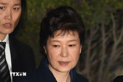 Cựu Tổng thống Hàn Quốc Park Geun-hye sau phiên thẩm vấn tại Tòa án Quận Trung ương Seoul. (Nguồn: AFP/TTXVN)
