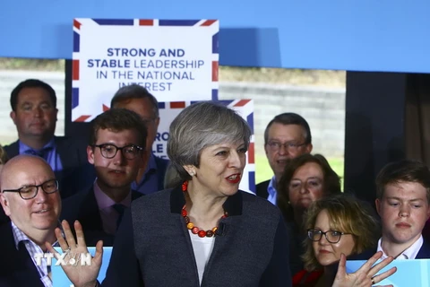 Thủ tướng Anh Theresa May trong chiến dịch vận động tranh cử ở Bristol. (Nguồn: EPA/TTXVN)