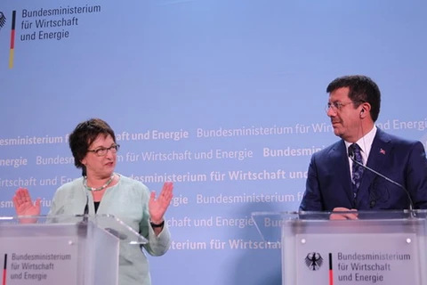 Bộ trưởng Kinh tế Thổ Nhĩ Kỳ Nihat Zeybecki (phải) và người đồng cấp Đức Brigitte Zypries. (Nguồn: turkishminute.com)