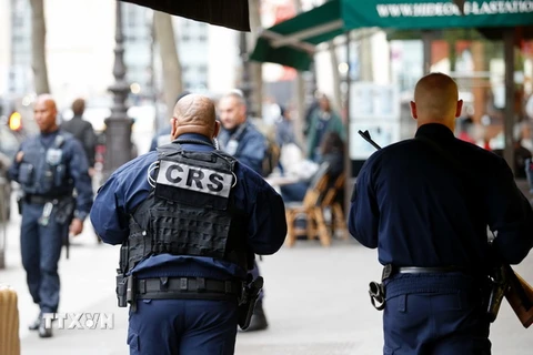 Cảnh sát Pháp tuần tra tại sân ga Gare du Nord. (Nguồn: AFP/TTXVN)