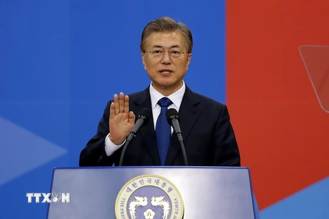 Ông Moon Jae-In tuyên thệ nhậm chức Tổng thống Hàn Quốc tại buổi lễ ở Seoul ngày 10/5. (Nguồn: EPA/TTXVN)