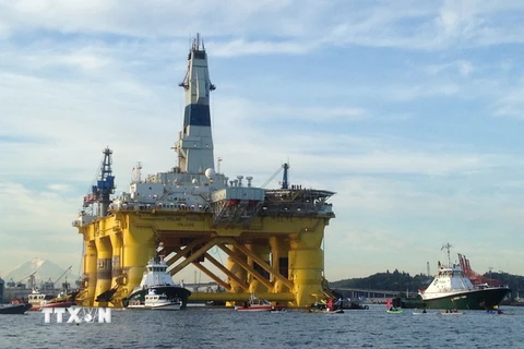 Giàn khoan dầu của Tập đoàn Shell ở Seattle, Washington (Mỹ). (Nguồn: AFP/TTXVN)