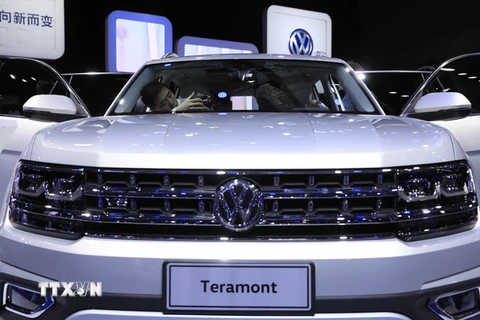 Xe ô tô Volkswagen trưng bày tại Triển lãm Công nghiệp Ôtô Quốc tế Thượng Hải, Trung Quốc. (Nguồn: EPA/TTXVN)