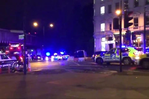 Cảnh sát phong tỏa hiện trường vụ đâm xe. (Nguồn: theguardian.com)
