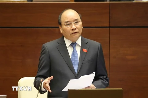 Thủ tướng Chính phủ Nguyễn Xuân Phúc trả lời chất vấn tại Kỳ họp thứ hai, Quốc hội khóa XIV. (Ảnh: Phương Hoa/TTXVN)