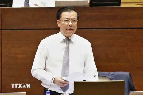 Bộ trưởng Bộ Tài Chính Đinh Tiến Dũng phát biểu giải trình, làm rõ vấn đề đại biểu Quốc hội nêu. (Ảnh: Doãn Tấn/TTXVN)