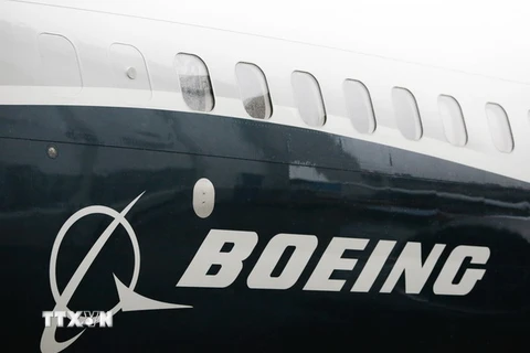 Logo của Tập đoàn Boeing trên máy bay Boeing 737 MAX 9. (Nguồn: AFP/TTXVN)