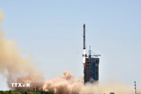 Tên lửa Trường Chinh-4B mang theo kính thiên văn không gian tia X. (Nguồn: THX/TTXVN)