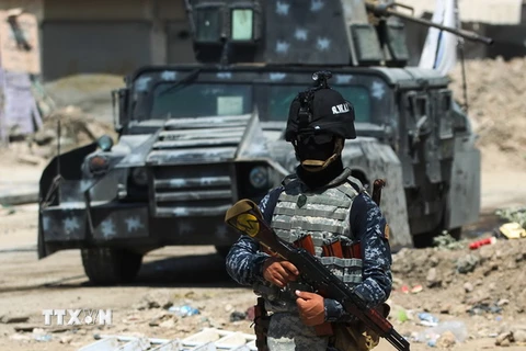 Binh sỹ Iraq gác tại Thành cổ Mosul. (Nguồn: AFP/TTXVN)