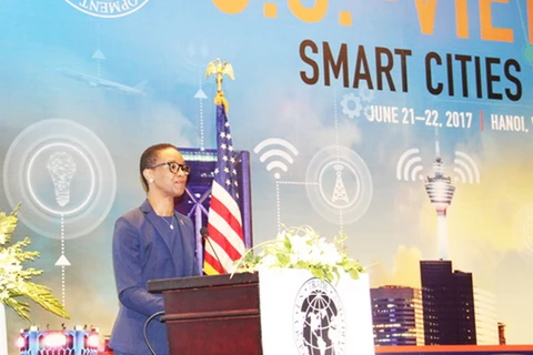 Bà Enoh T. Ebong, Quyền Giám đốc Cơ quan thương mại và phát triển Hoa Kỳ (USTDA), phát biểu tại Hội thảo. (Nguồn: mic.gov.vn)