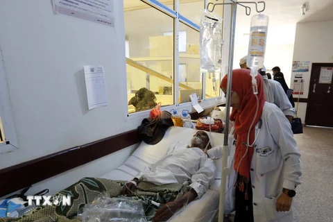 Bệnh nhân mắc dịch tả điều trị tại bệnh viện ở Sanaa, Yemen. (Nguồn: EPA/TTXVN)