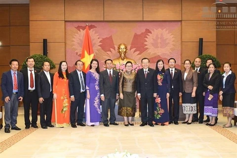 Phó Chủ tịch Quốc hội Phùng Quốc Hiển, Chủ nhiệm Ủy ban Tư pháp của Quốc hội Lào và các đại biểu tại buổi tiếp. (Nguồn: quochoi.vn)