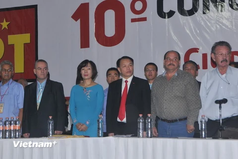 Ông Lê Quang Vĩnh (thứ 4 từ trái sang) dự Đại hội X đảng PT. (Ảnh: Việt Hùng/Vietnam+)