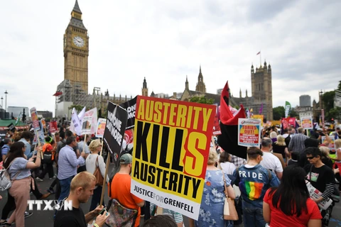 Người dân biểu tình tại trung tâm thủ đô nước Anh. (Nguồn: EPA/TTXVN)