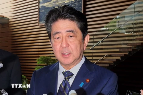 Thủ tướng Nhật Bản Shinzo Abe trong một cuộc họp báo ở thủ đô Tokyo. (Nguồn: AFP/TTXVN)