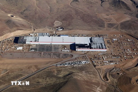 Một nhà máy của công ty Tesla được xây dựng tại bang Nevada, Mỹ. (Nguồn: EPA/TTXVN)