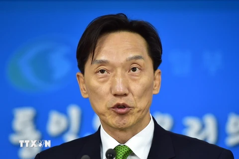 Người phát ngôn Bộ Thống nhất Hàn Quốc Lee Duk-Haeng tại một cuộc họp báo ở Seoul. (Nguồn: AFP/TTXVN)