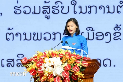 Đại diện thế hệ trẻ Việt Nam, sinh viên Đại học Hà Nội Nguyễn Thạch Thảo phát biểu tại Lễ kỷ niệm. (Ảnh: Phương Hoa/TTXVN)