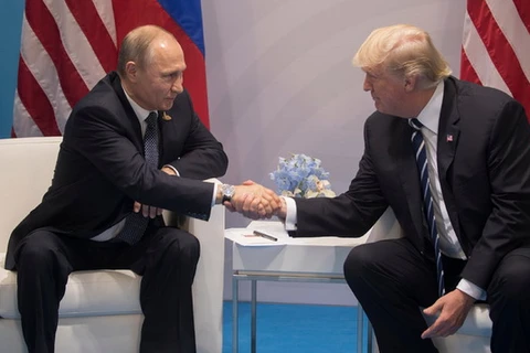 Tổng thống Nga Vladimir Putin và Tổng thống Mỹ Donald Trump trong cuộc gặp tại Hamburg, Đức. (Nguồn: New York Times)
