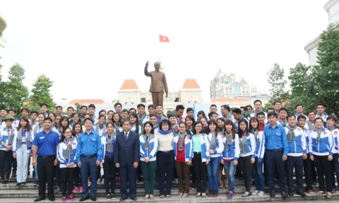 Hơn 100 thanh niên ra quân sang Lào hoạt động tình nguyện