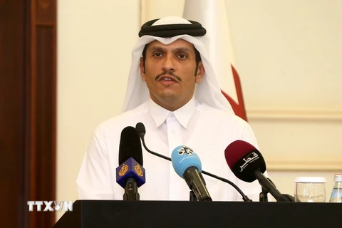 Ngoại trưởng Qatar Sheikh Mohammed bin Abdulrahman Al-Thani trong một cuộc họp báo tại Doha. (Nguồn: AFP/TTXVN)