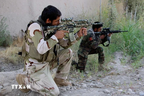 Lực lượng an ninh Afghanistan làm nhiệm vụ trong chiến dịch chống phiến quân tại tỉnh Kunduz. (Nguồn: THX/TTXVN)