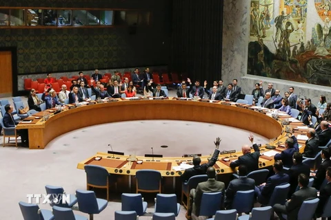 Các thành viên Hội đồng Bảo an Liên hợp quốc thông qua nghị quyết mới về trừng phạt Triều Tiên. (Nguồn: AFP/TTXVN)