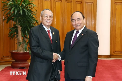 Thủ tướng Nguyễn Xuân Phúc tiếp Phó Chủ tịch thứ nhất Thượng viện Vương quốc Campuchia Nay Pena. (Ảnh: Thống Nhất/TTXVN)