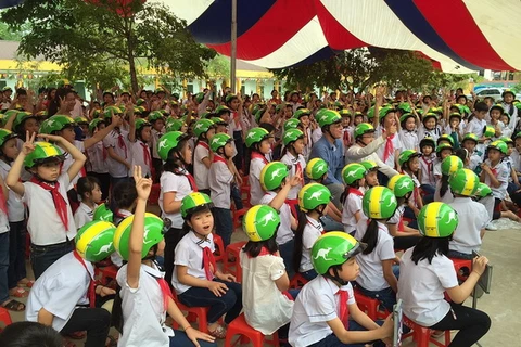 Dự án cung cấp mũ bảo hiểm cho học sinh trường tiểu học Nguyễn Trãi, huyện Bắc Quang, Hà Giang. (Nguồn: Đại sứ quán Australia tại Hà Nội)