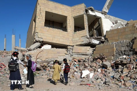 Một ngôi trường bị phá hủy sau một cuộc không kích ở tỉnh Taez, Yemen. (Nguồn: AFP/TTXVN)