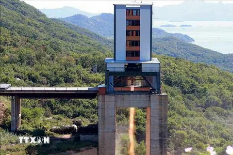 Triều Tiên thử nghiệm trên mặt đất động cơ tên lửa công suất lớn tại Trung tâm phóng vệ tinh Sohae. (Nguồn: Yonhap/TTXVN)