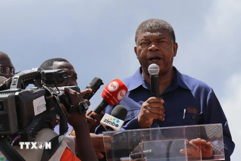 Ứng cử viên tranh cử Tổng thống của đảng MPLA Joao Lourenço phát biểu trước những người ủng hộ trong chiến dịch vận động bầu cử ở Dala. (Nguồn:THX/TTXVN)