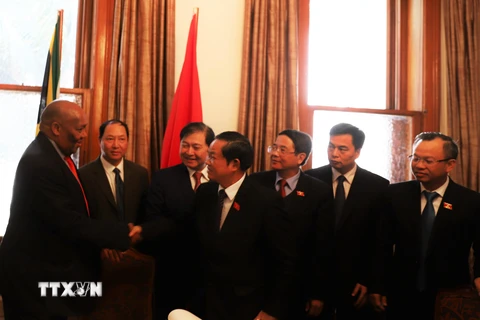 Đoàn đại biểu cấp cao Quốc hội Việt Nam hội đàm với Đoàn đại biểu Quốc hội Nam Phi. (Nguồn: TTXVN)