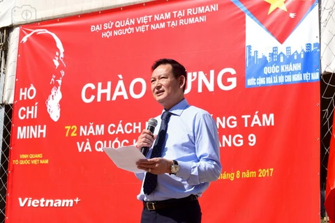Đại sứ Trần Thành Công phát biểu tại lễ míttinh. (Nguồn: Đại sứ quán Việt Nam tại Romania)